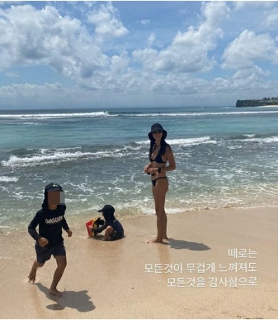 カヒ（元AFTERSCHOOL）、バリのビーチでノーマスクの余裕…「すべてが重く感じられても…」(WoW!Korea)