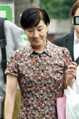 松居一代に異変！？直撃でこぼした「疲れた」の言葉　「明らかにテンション下がっている」（夕刊フジ）