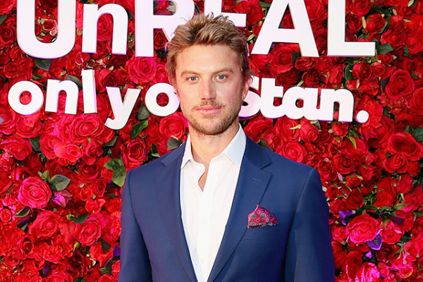 「セックス／ライフ」でブレイクのアダム・デモス、Netflixのロマコメ映画に主演(映画.com)