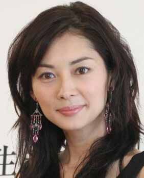 ハワイ在住の伊東美咲、ビーチで巨大なアザラシを激写!「絶滅が危惧されている最も貴重な種類」(スポーツ報知)