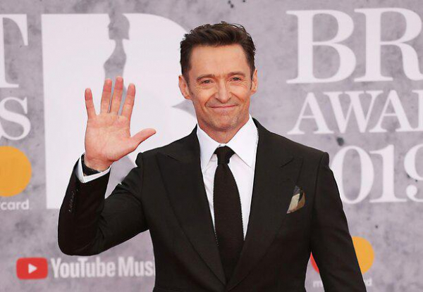 ヒュー・ジャックマン、8歳で別れた母親とのツーショット写真をお披露目(MOVIE WALKER PRESS)