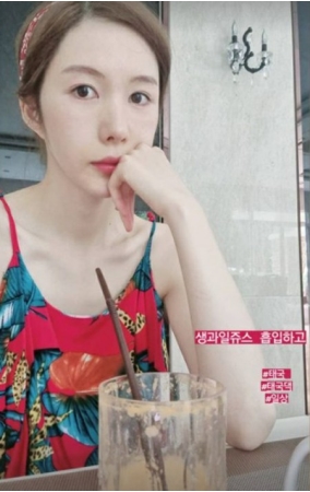 タイ財閥と結婚した女優シン・ジュア、自宅でのゆったりとした日常…清純な美しさ(WoW!Korea)