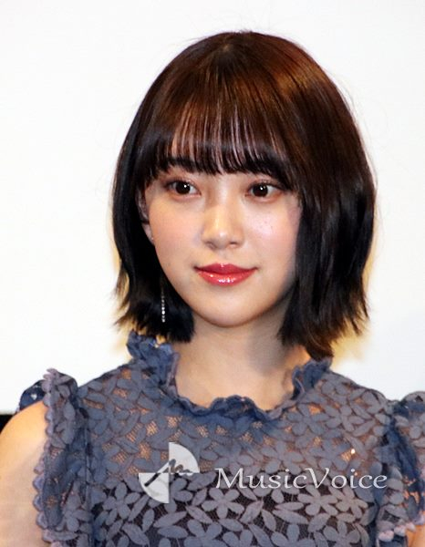 堀未央奈「お色気作戦、成功…」ベッドオフショットが「色気ありすぎ」(MusicVoice)