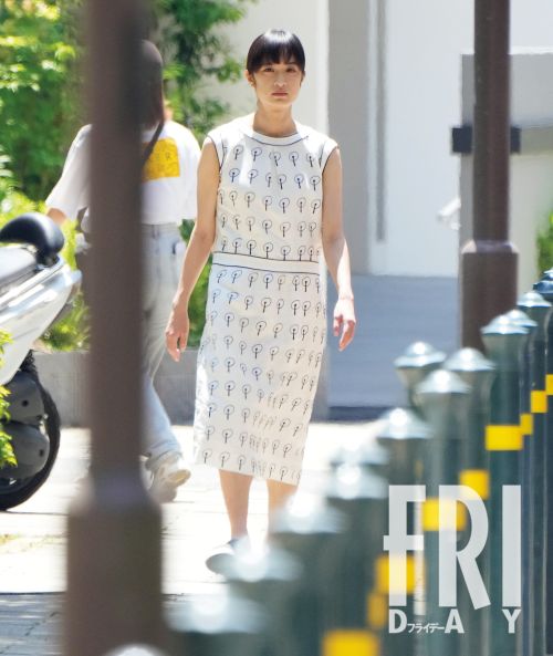 門脇麦「炎天下のなかでも涼しげな表情」を保つ女優魂(FRIDAY)