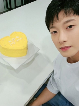 チェ・ミンファン（FTISLAND）、13kg減量した除隊後の近況ショットを公開(WoW!Korea)