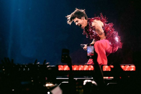 オリヴィア・ワイルド、ハリー・スタイルズのコンサートへ！　元カノを歌った歌もエンジョイ(ELLE DIGITAL)