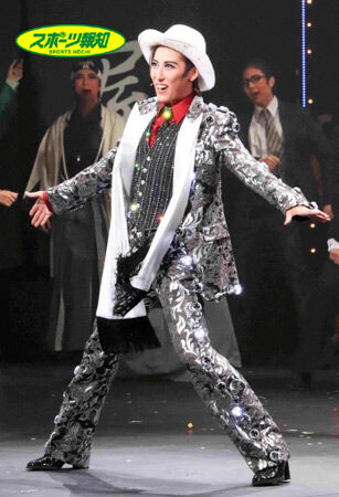 宝塚花組・水美舞斗“銀ギラギンにカッコよく”１０日に千秋楽(スポーツ報知)