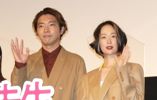 黒木華、夫役の柄本佑に安心感「違和感なく、そばにいることができた」(映画.com)