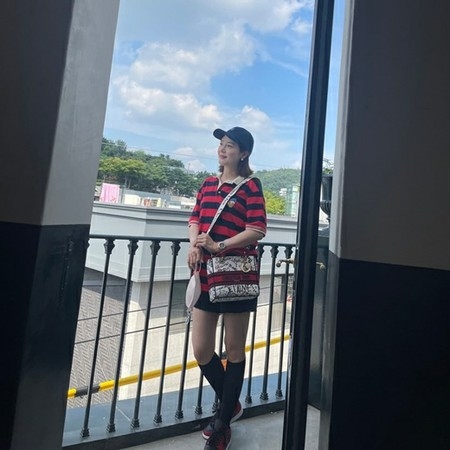 ”双子の妊娠”ソン・ユリ、ブランドバックでDラインをカバー？(WoW!Korea)