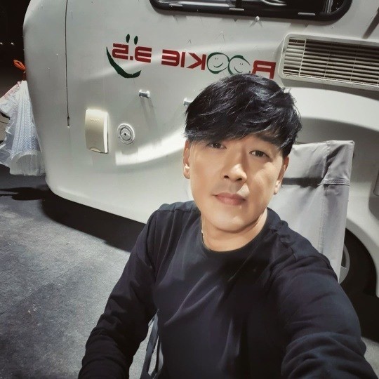 リュ・シウォン、相変わらずの温かみあるビジュアル…「なぜこれほど久々に？」(朝鮮日報日本語版)