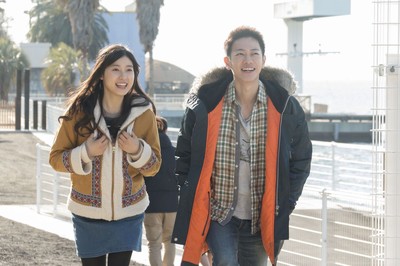 佐藤健と土屋太鳳の楽しげなデート姿　『8年越しの花嫁 奇跡の実話』新場面写真（ぴあ映画生活）