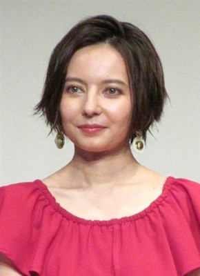 ベッキー結婚で始まる“キャラ変”　次に進むは“アスリート妻”か“ママタレ”か（夕刊フジ）