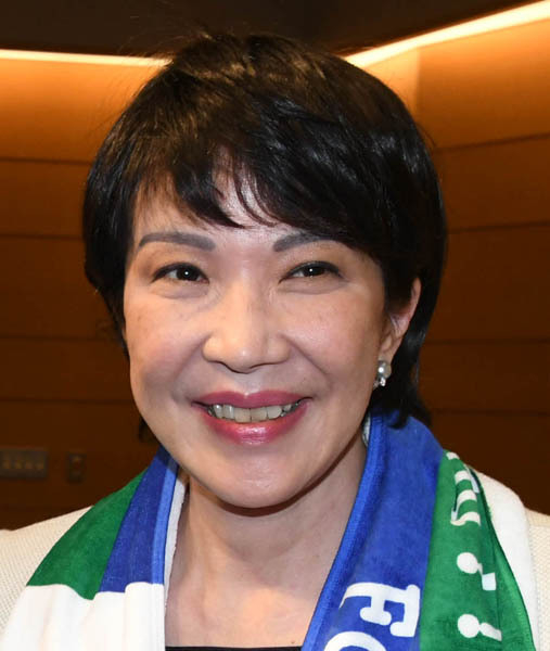 高市早苗氏が美魔女に変身？ SNSで飛び交う「お肌ツヤツヤ」の理由を事務所に聞いた(日刊ゲンダイDIGITAL)