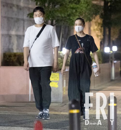 有吉＆夏目、山里＆蒼井…芸能界新婚夫婦「ラブラブ２ショット」！(FRIDAY)