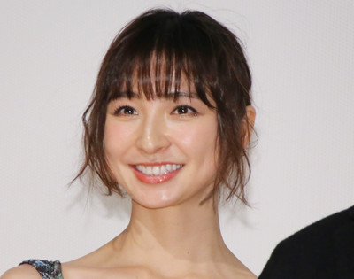 篠田麻里子、夫との2ショット公開！ラブラブ姿に反響（シネマトゥデイ）