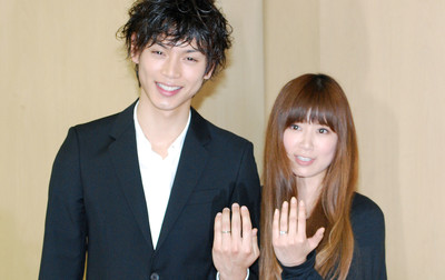 水嶋ヒロ、絢香が結婚10周年　妻からのサプライズに涙……「大変なことも2人で乗り越えてきた」（BuzzFeed Japan）