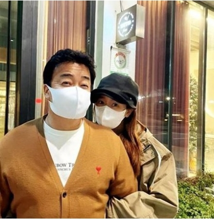 女優ソ・ユジン、豪華なトロフィーが飾られたショーケースを公開(WoW!Korea)