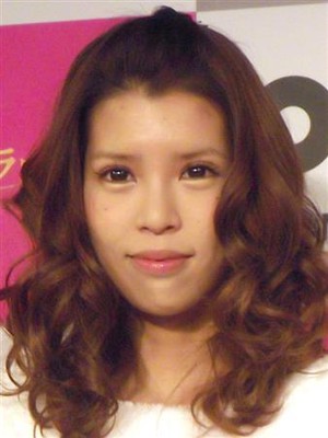 坂口杏里“元カレ・小峠”にブチ切れてまた炎上！　「ネタにしないで」に「お前が言うな」の大合唱（夕刊フジ）