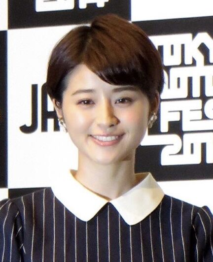 第1子妊娠中の鈴木ちなみ、雑誌撮影オフショットで大きくなったおなかを公開(スポーツ報知)