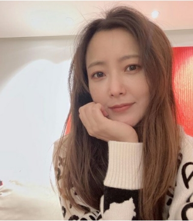 45歳キム・ヒソン、年を取るほど若返る美貌(WoW!Korea)