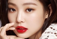 【トピック】「BLACKPINK」JENNIE、春らしいメイクの美しいグラビアが話題（WoW!Korea）