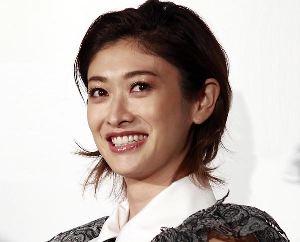 山田優と娘「GAP」モデルに辛辣な声多く…夫・小栗旬主演「日本沈没」にも“火の粉”？(日刊ゲンダイDIGITAL)