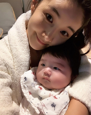 (朝鮮日報日本語版) 「かわいい私のファットボーイ」　キム・ビヌが息子と自撮り（朝鮮日報日本語版）