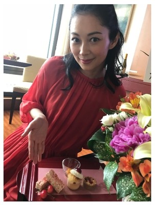 「当分の間ハワイから」　伊東美咲がインスタ開設、ファンからは「また女優のお仕事がみたいです」の声も（ねとらぼ）