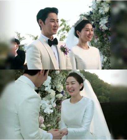 チョンジン(SHINHWA)と妻リュ・イソさん、結婚1周年…客室乗務員時代の映像公開(WoW!Korea)