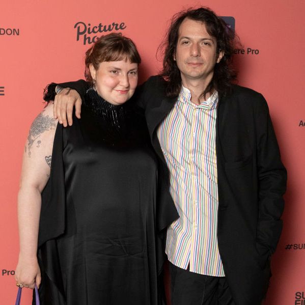 交際1年未満のスピード婚！　レナ・ダナムがミュージシャンの恋人と極秘挙式(ELLE DIGITAL)