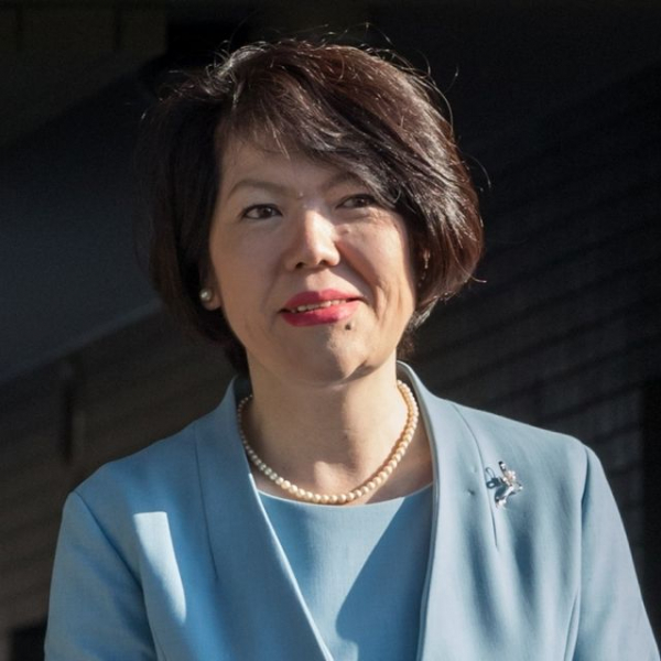 「私も心の中で『えー!!』って」「息子は当日まで教えてくれない」小室佳代さんが吐露した本当の親子仲(文春オンライン)