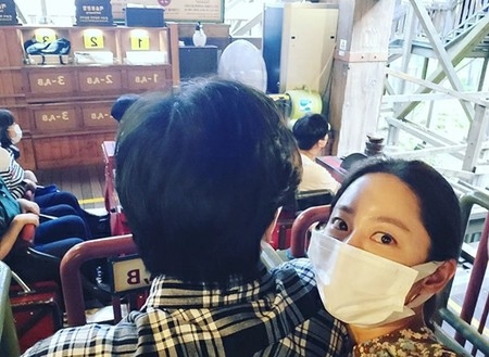 女優チョン・ヘビン、”高所恐怖症”の歯科医の夫が誕生日に…「勇気を出して絶叫マシン」(WoW!Korea)