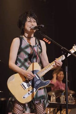 元プリプリ岸谷、復興支援ライブで「Ｄｉａｍｏｎｄｓ」を熱唱（サンケイスポーツ）