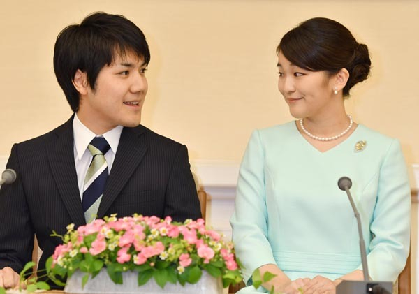 眞子さま「複雑性PTSD」の衝撃…小室圭さんに張りつくメディアはなぜ“巨悪”を追い回さないのか(日刊ゲンダイDIGITAL)