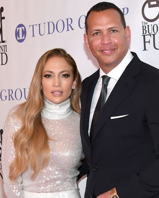 ジェニファー・ロペスの婚約指輪、お値段は最低1.5億円か（ELLE ONLINE）