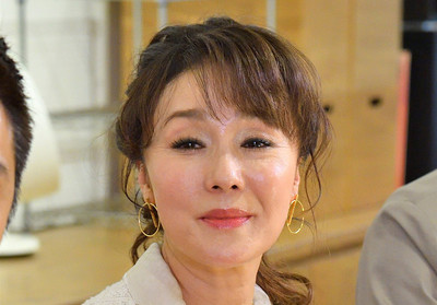 浅野ゆう子、神戸のカフェで「普段からお茶してます」と告白（Lmaga.jp）