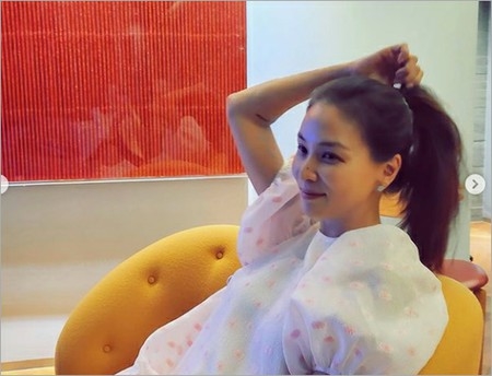 俳優チャン・ドンゴンの妻コ・ソヨン、平凡な日常に驚くべき童顔美(WoW!Korea)