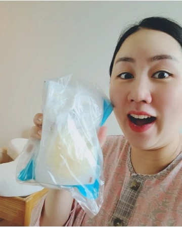 「三つ子出産」ファン・シニョン、「初乳いっぱい出ました。夫に配達依頼中」(WoW!Korea)