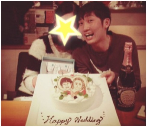 ノンスタ石田、結婚記念日に初々しい2ショットを公開　妻も感謝の言葉「ありがとう！」「何億回でも伝えたい」(ねとらぼ)