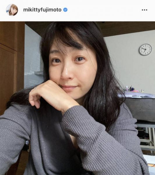 「美人ママ」藤本美貴、ナチュラルな雰囲気の“暗髪”NEWヘアSHOTに反響「似合ってる」「おしゃれ」(E-TALENTBANK)