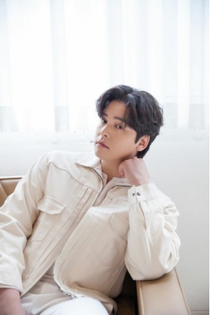 【公式】“25kg減量成功”で話題の俳優イ・ジャンウ、ミュージカル「レベッカ」の主人公マキシム役にキャスティング確定(WoW!Korea)