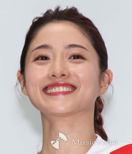 石原さとみ、雑誌の「くびれ特集」逸話 撮影が「1週間後ですって…」(MusicVoice)