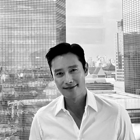 イ・ビョンホン、トップ俳優のオーラたっぷり、誰が撮影を?(WoW!Korea)