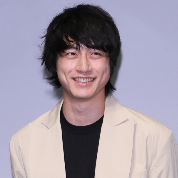 母親孝行に?朝ドラ好評の坂口健太郎が再来年の大河『どうする家康』に出演(NEWSポストセブン)