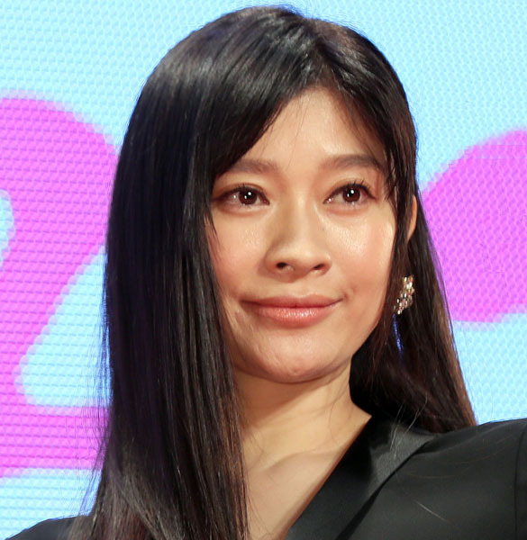 篠原涼子に重篤な「離婚」後遺症…不倫疑惑に事務所ダンマリで仕事のオファーがこない(日刊ゲンダイDIGITAL)