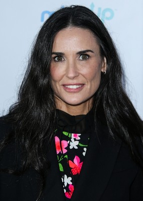 56歳のデミ・ムーア、乙女チック＆ロングヘアで若作りは痛すぎ？（Movie Walker）