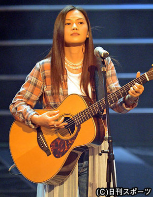 ｙｕｉ「別々の道を歩くこと決めた」離婚報告と謝罪（日刊スポーツ）