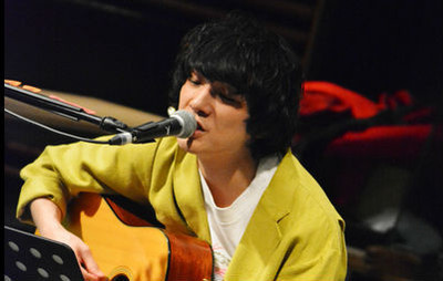 エモーショナルな歌声で聴かせる石崎ひゅーいのスペシャルライブ（TOKYO FM＋）