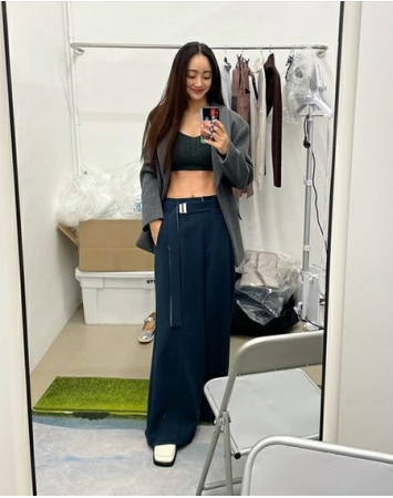 女優ソ・ヒョリム、「久しぶりに韓服を脱いで撮影」…素晴らしい腹筋(WoW!Korea)