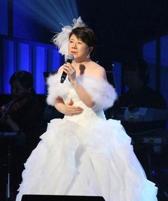 森昌子、ファン２０００人の前で涙の引退報告「わがままを許して」（サンケイスポーツ）